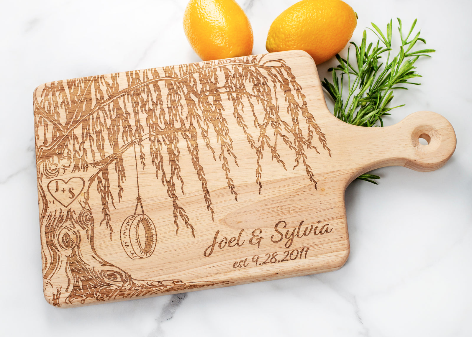This Willow Tree gift set for 9th anniversaries provides a tire swing, cutting board, and customized present, allowing it to suit weddings, anniversaries, and Christmas. Each element is constructed of the highest quality materials to ensure an exquisite display and long-term durability.