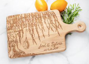 This Willow Tree gift set for 9th anniversaries provides a tire swing, cutting board, and customized present, allowing it to suit weddings, anniversaries, and Christmas. Each element is constructed of the highest quality materials to ensure an exquisite display and long-term durability.