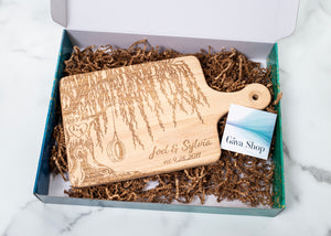 his Willow Tree 9th anniversary gift set includes a tire swing, a cutting board, and a personalized present. It is an ideal choice for weddings, anniversaries, or Christmas, as each item is crafted with the best quality materials for a beautiful display and long-lasting durability.